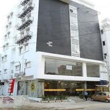 La Riviera Suites Madhapur Хайдарабад Экстерьер фото