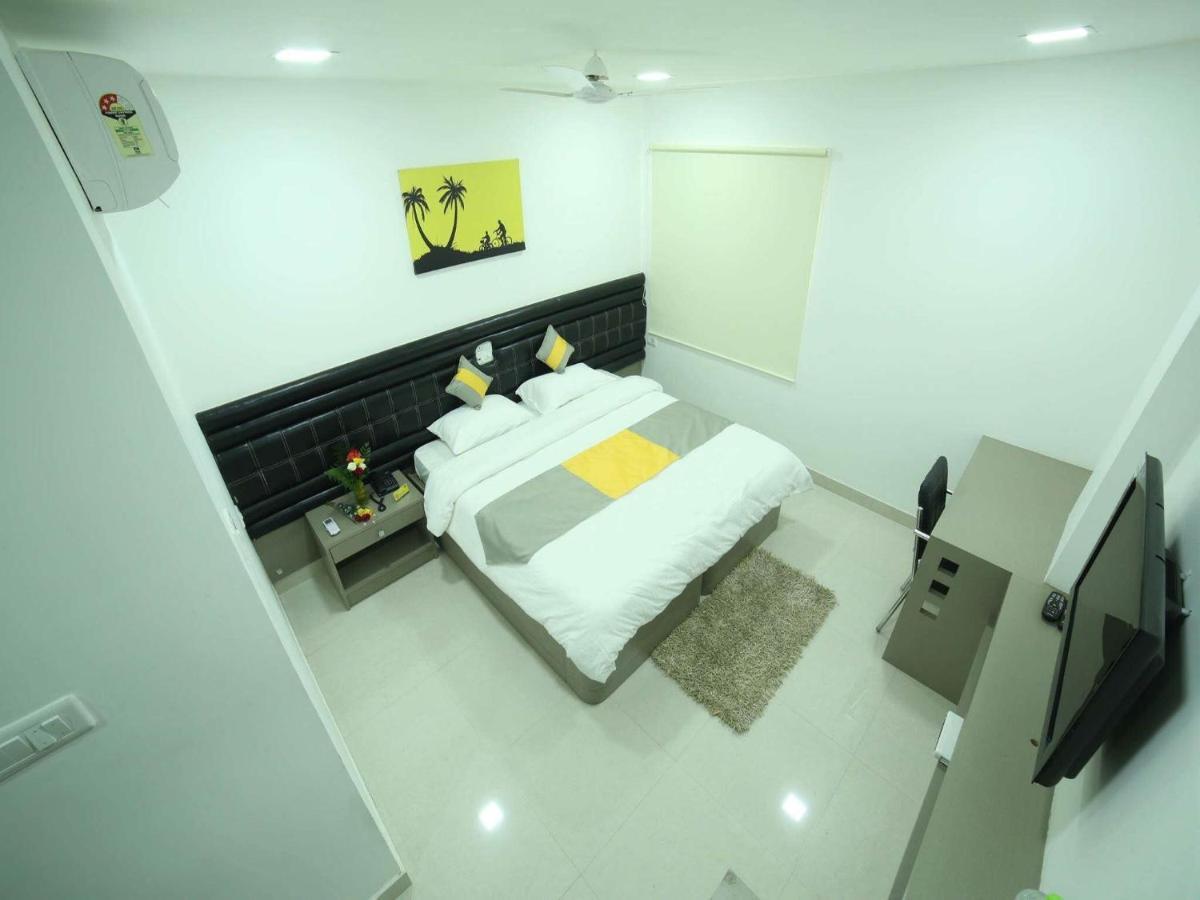 La Riviera Suites Madhapur Хайдарабад Экстерьер фото
