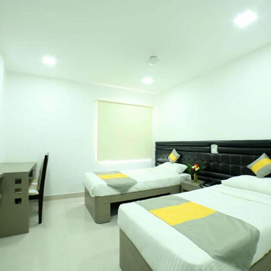 La Riviera Suites Madhapur Хайдарабад Экстерьер фото