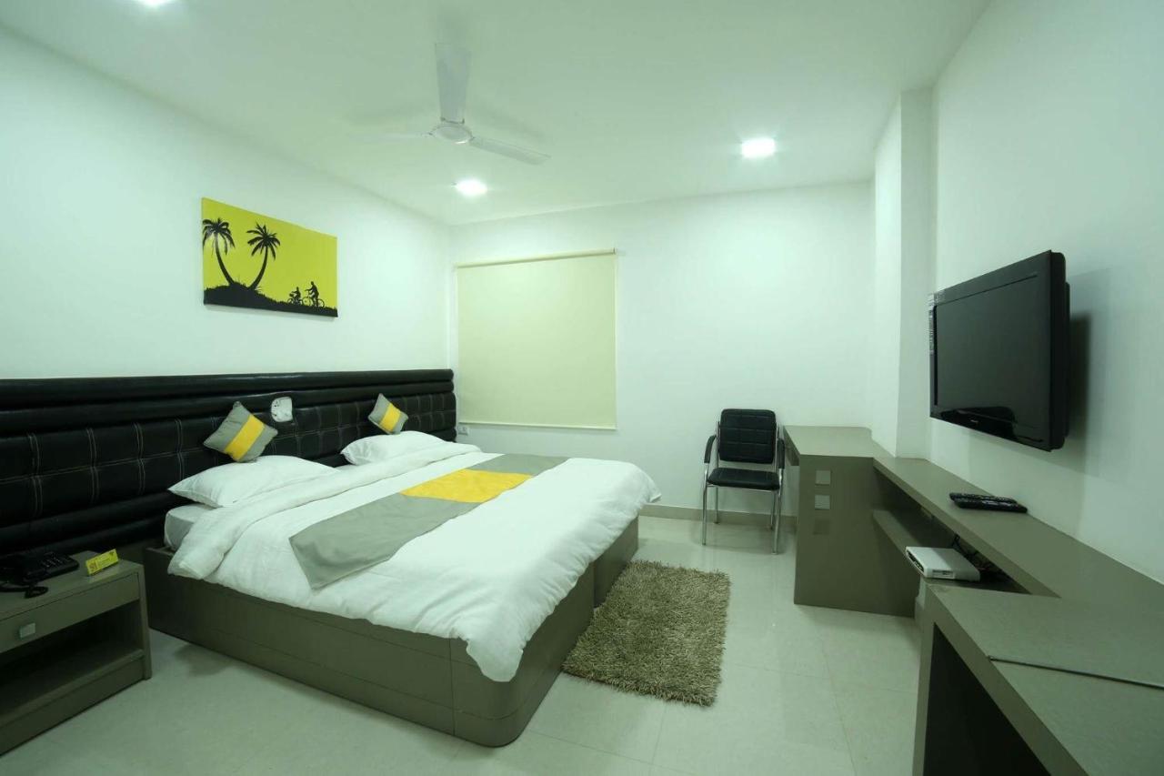 La Riviera Suites Madhapur Хайдарабад Экстерьер фото