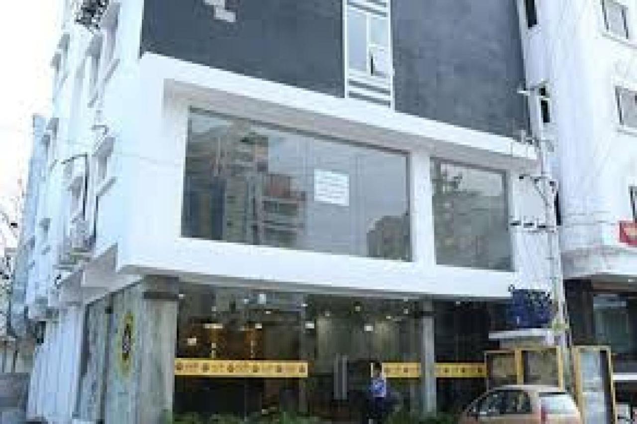 La Riviera Suites Madhapur Хайдарабад Экстерьер фото