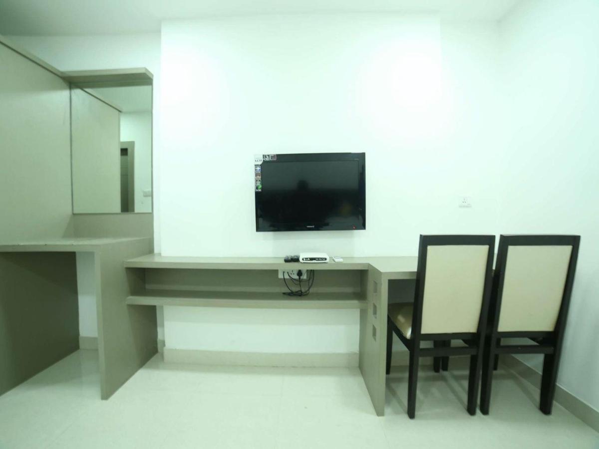 La Riviera Suites Madhapur Хайдарабад Экстерьер фото